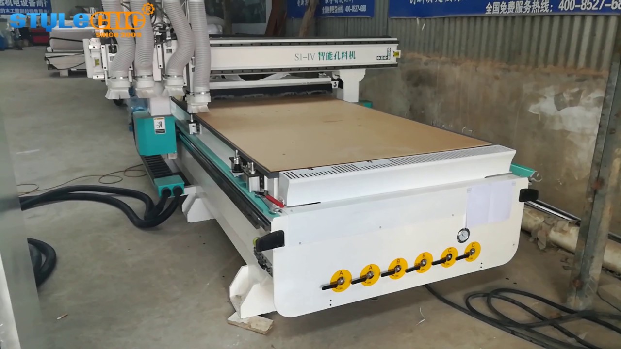 帶雙工作臺(tái)的木門(mén)制造數(shù)控雕刻機(jī) 帶雙工作臺(tái)的木門(mén)制造數(shù)控雕刻機(jī)
