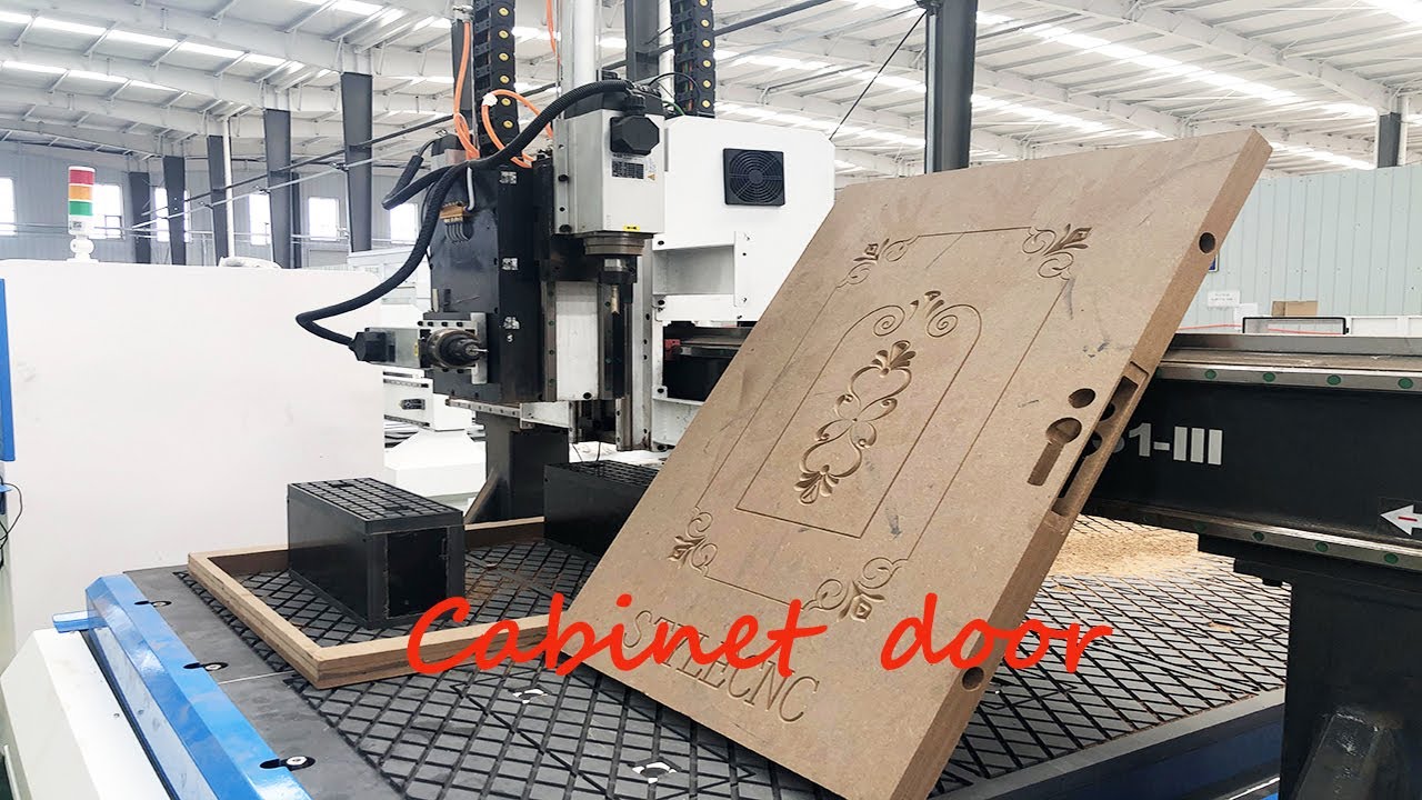 工業(yè) 4x8 用于木門制造的數(shù)控雕刻機 工業(yè) 4x8 用于木門制造的數(shù)控雕刻機